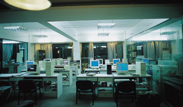 办公区,办公桌椅,电脑,灯饰