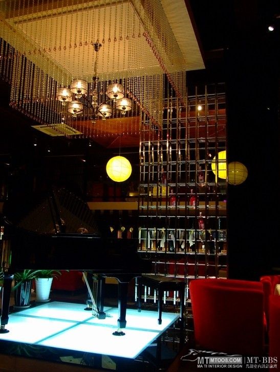咖啡厅,吊灯,水晶吊坠,钢琴