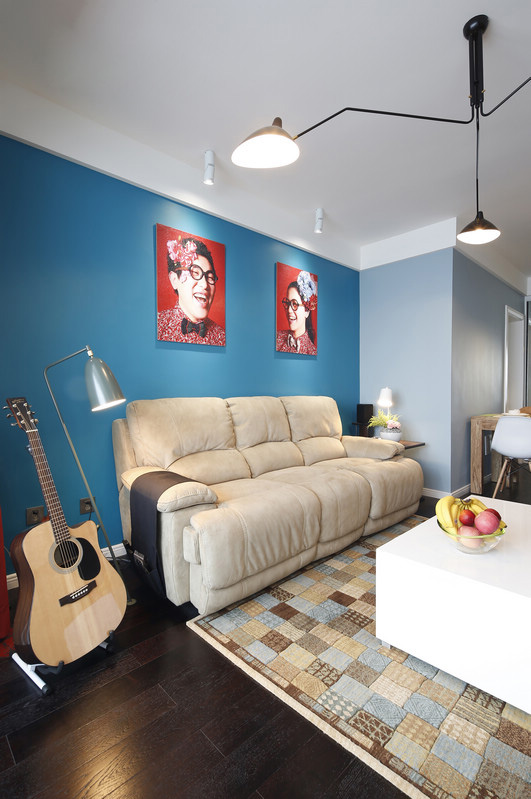 客厅,沙发,吊灯,落地灯,吉他,茶几,地毯