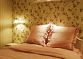 卧室,床,灯饰,背景墙,摆件