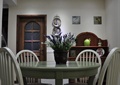 餐厅,圆桌,椅子,吊灯,植物