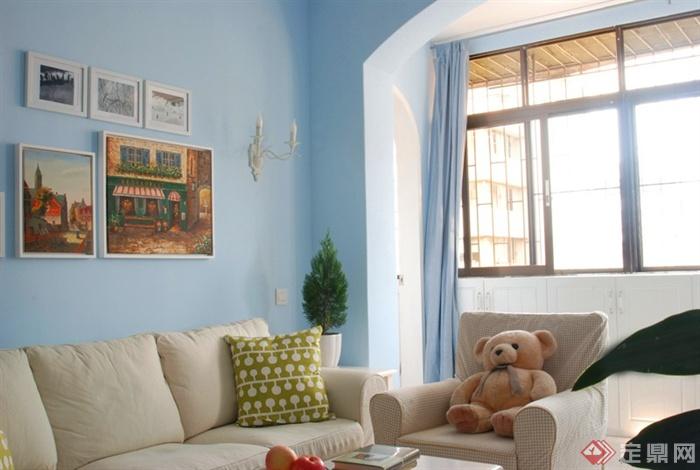 客厅,照片墙,靠垫,玩偶,壁灯