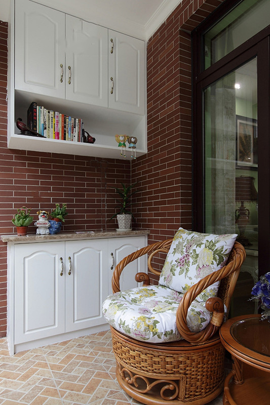 阳台,书柜,竹编椅,摆件