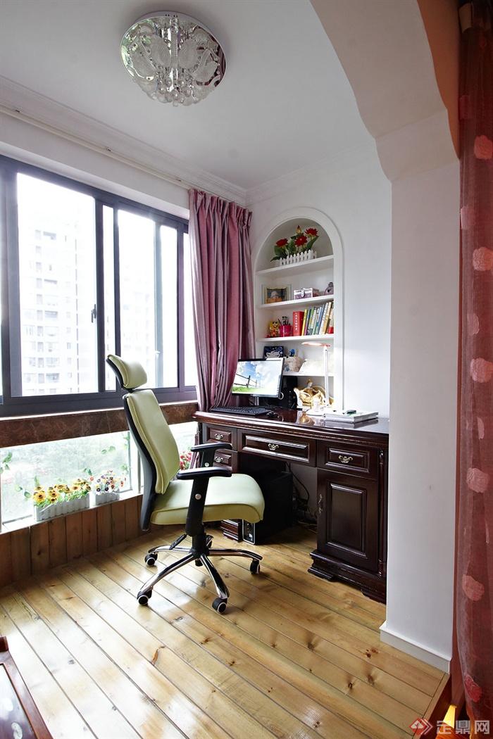 阳台,椅子,办公桌,书架,书籍,电脑,窗子,窗帘,摆件
