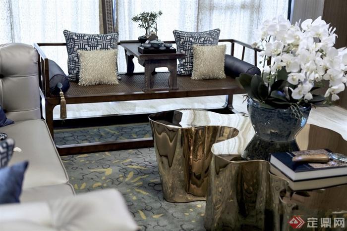 客厅,茶几,沙发,插花花瓶,靠垫