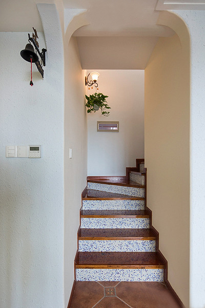 楼梯,台阶,壁灯