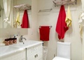 卫生间,卫浴柜,洗漱台,洗漱镜,马桶,毛巾架