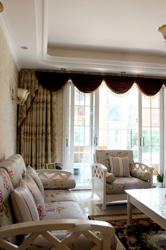 客厅,沙发,壁灯,窗幔,窗帘,靠垫