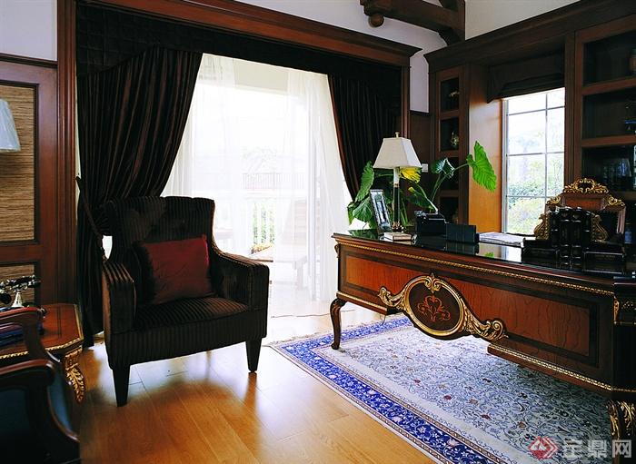 办公桌,沙发,窗帘,植物,摆件