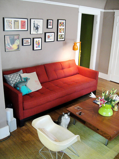 客厅,沙发,茶几,插花花瓶,照片墙,椅子
