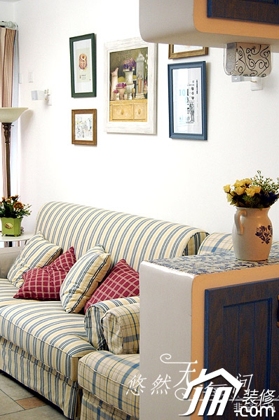 客厅,照片墙,沙发,吧台,插花花瓶