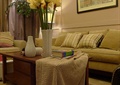 客厅,沙发,茶几,插花花瓶,装饰画