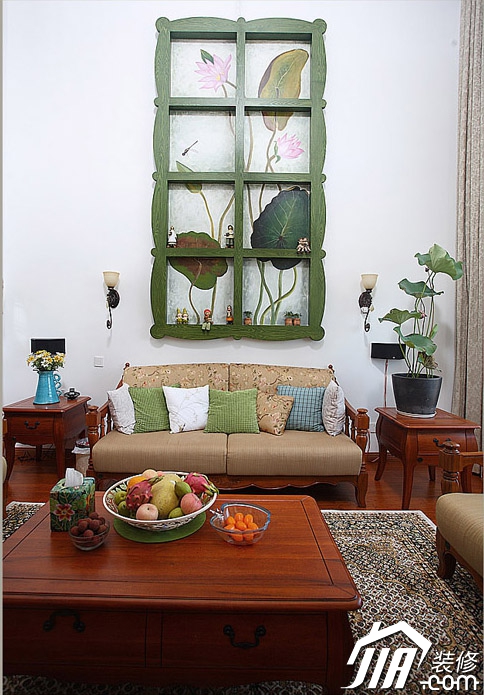 客厅,沙发,茶几,盆栽,墙饰