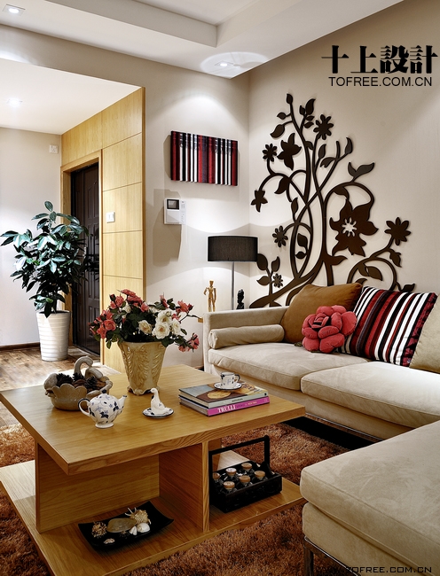 客厅,沙发,茶几,盆栽,墙饰,插花花瓶
