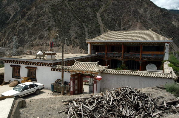 藏式建筑,民居,大门,围墙
