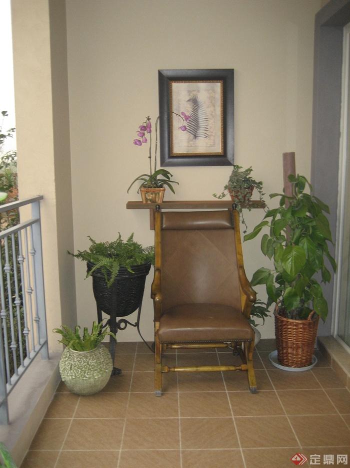 阳台,栏杆,沙发,花钵,植物,装饰画,背景墙
