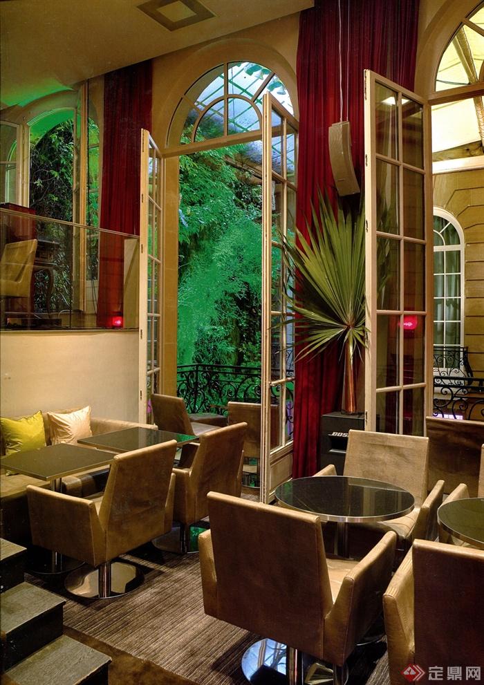 餐厅,餐桌椅,门窗,植物墙,垂直绿化