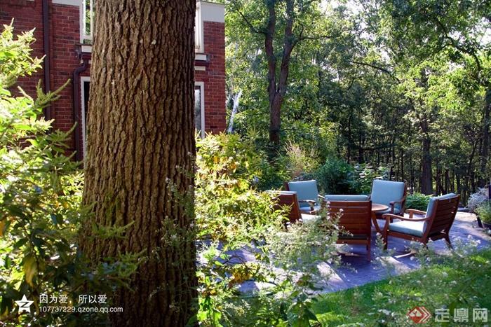 别墅景观,休闲桌椅,乔木,草坪
