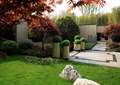 花钵,草坪,景石,地面铺装,景墙,植物