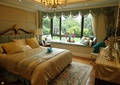 卧室,床上用品,落地窗,背景墙,床头柜,地毯