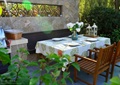餐桌椅,景墙,餐具,花瓶,庭院景观