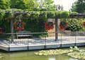 花架,栏杆,坐凳,水景,水生植物,吊花,藤蔓植物