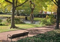 园路,坐凳,乔木,雕塑小品,地面铺装