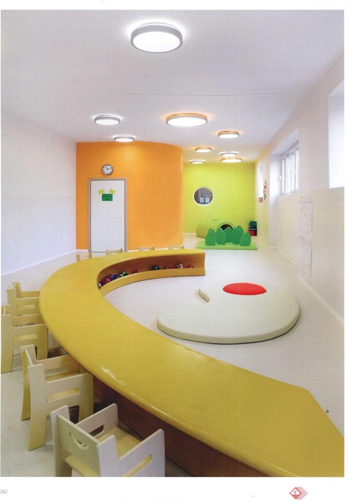 教室,儿童活动室,木桌椅,坐垫