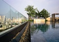 景观水池,玻璃栏杆,矮墙