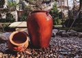 陶瓷罐子,碎石地面,住宅景观