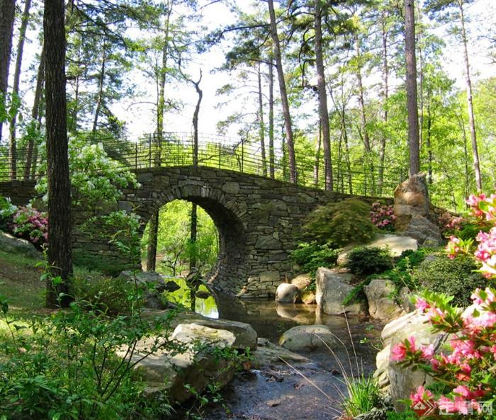 石拱桥景观,铁艺栏杆,河流景观,景石,观干大乔木,花卉植物茶花