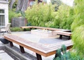 庭院景观,木坐凳,地面铺装,观赏草,常绿乔木