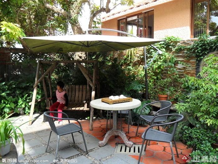 桌椅组合,遮阳伞,植物墙,垂直绿化,庭院景观